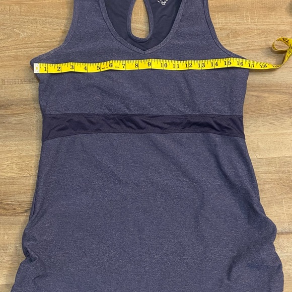Two sports tank tops - Picture 4 of 10